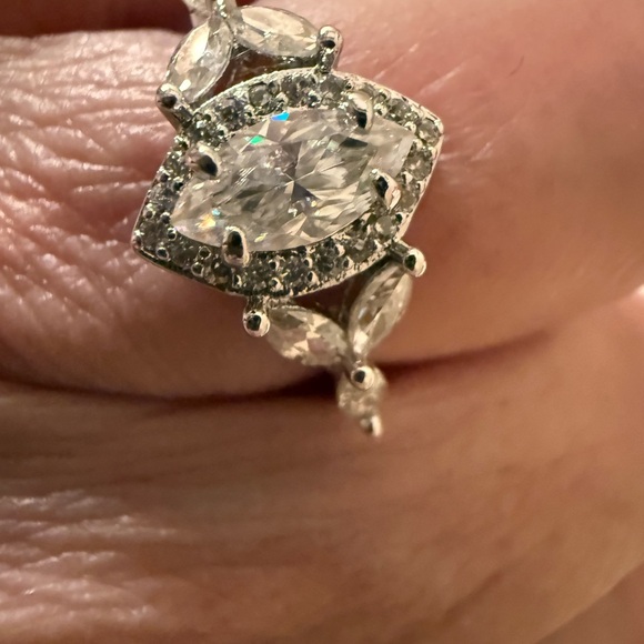 MOISSANITE White Gold Plated Ring, 0.92ct,Color D, Size: 6 NWT $200 retail - Picture 3 of 9